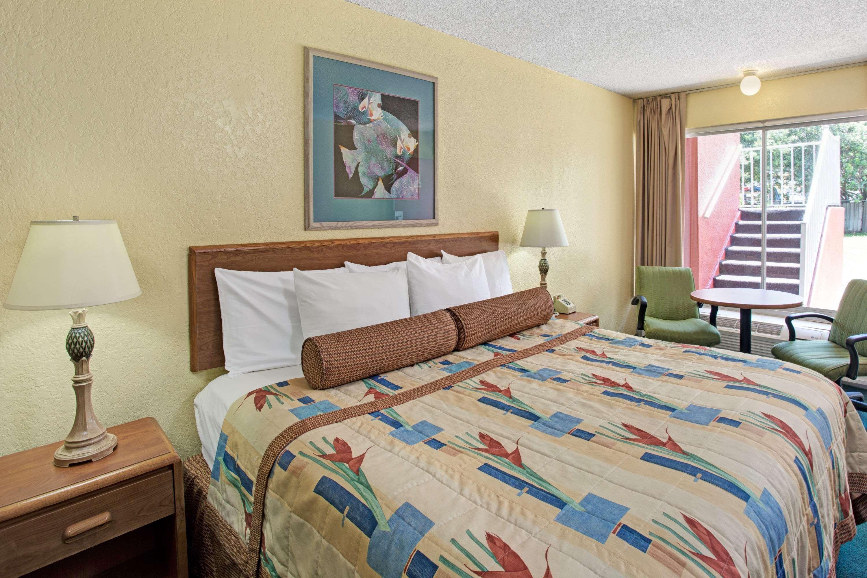 Days Inn By Wyndham Cocoa Cruiseport West At I-95/524 Ngoại thất bức ảnh
