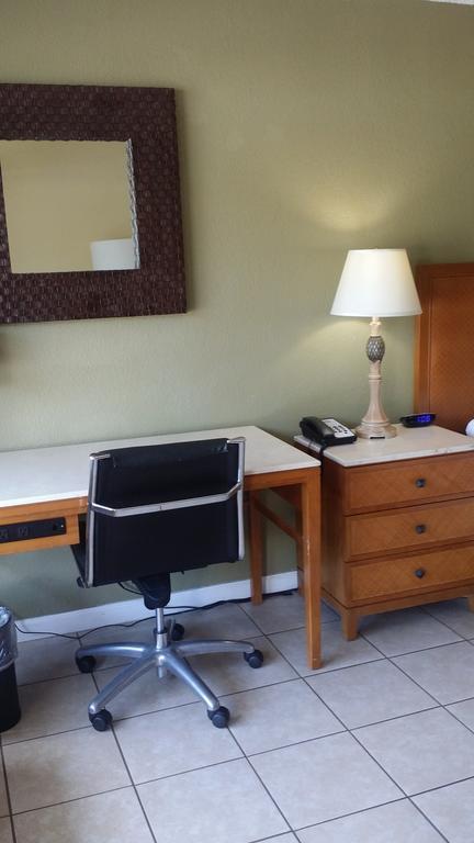 Days Inn By Wyndham Cocoa Cruiseport West At I-95/524 Ngoại thất bức ảnh
