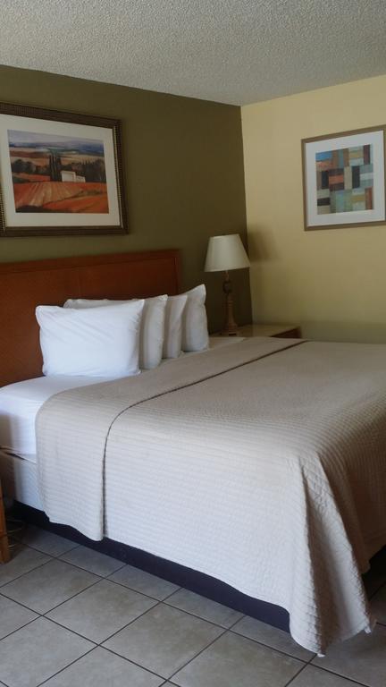 Days Inn By Wyndham Cocoa Cruiseport West At I-95/524 Ngoại thất bức ảnh