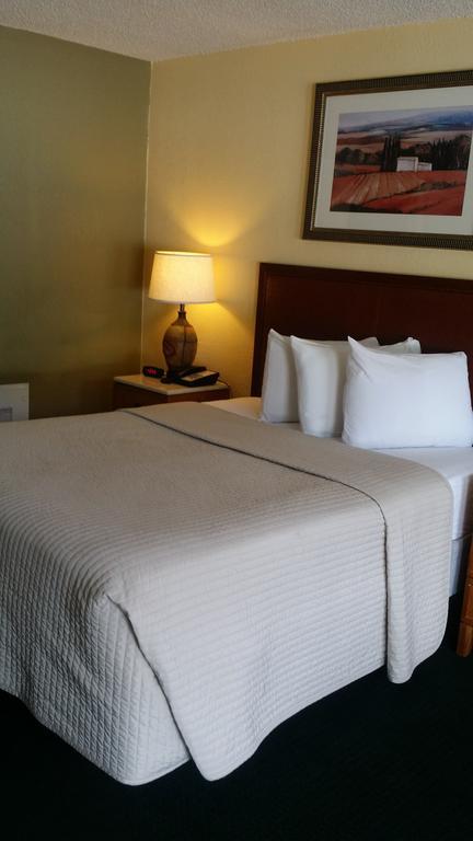 Days Inn By Wyndham Cocoa Cruiseport West At I-95/524 Ngoại thất bức ảnh