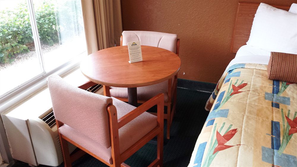 Days Inn By Wyndham Cocoa Cruiseport West At I-95/524 Ngoại thất bức ảnh